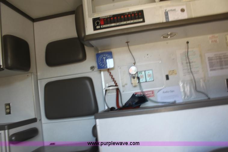image for item H8773 2002 Ford 801 ambulance