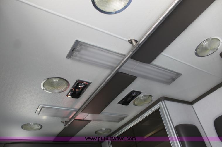 image for item H8773 2002 Ford 801 ambulance