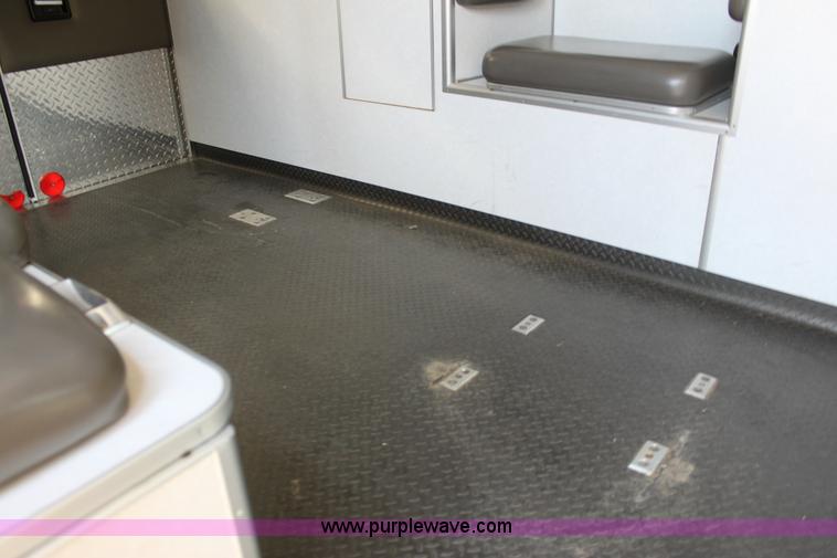 image for item H8773 2002 Ford 801 ambulance