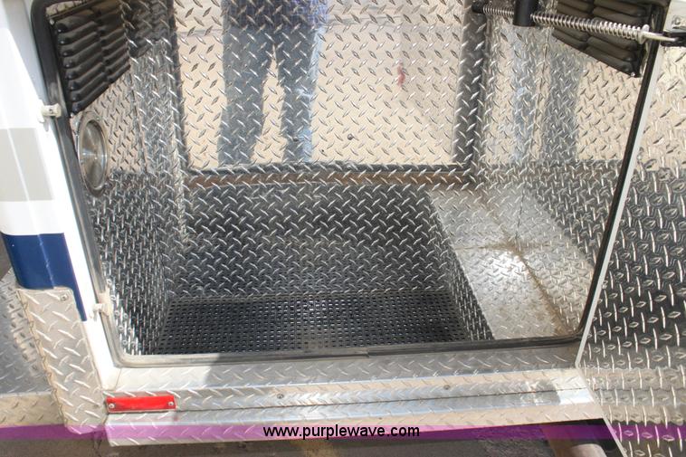 image for item H8773 2002 Ford 801 ambulance