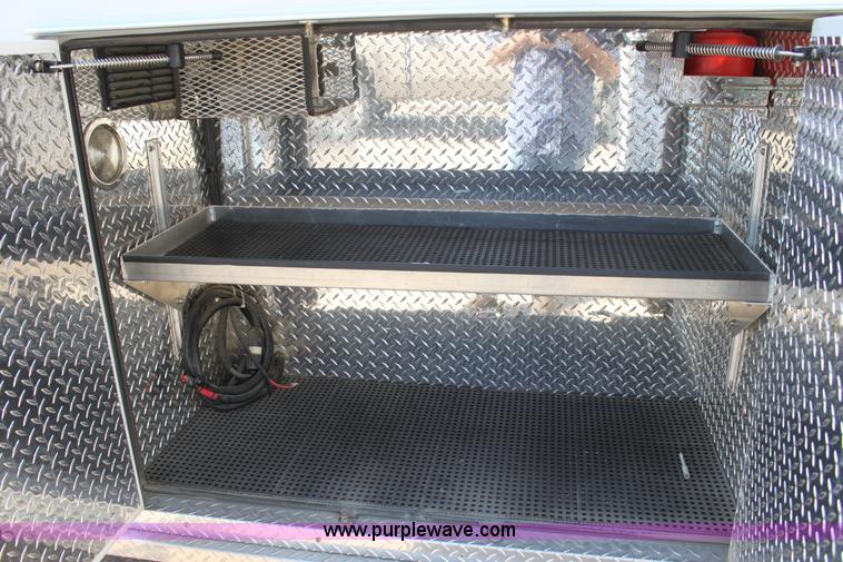 image for item H8773 2002 Ford 801 ambulance