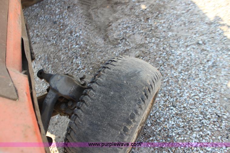 image for item H8789 Kubota F2000 lawn mower