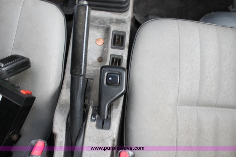 image for item H8793 1991 Mitsubishi Kei pickup truck