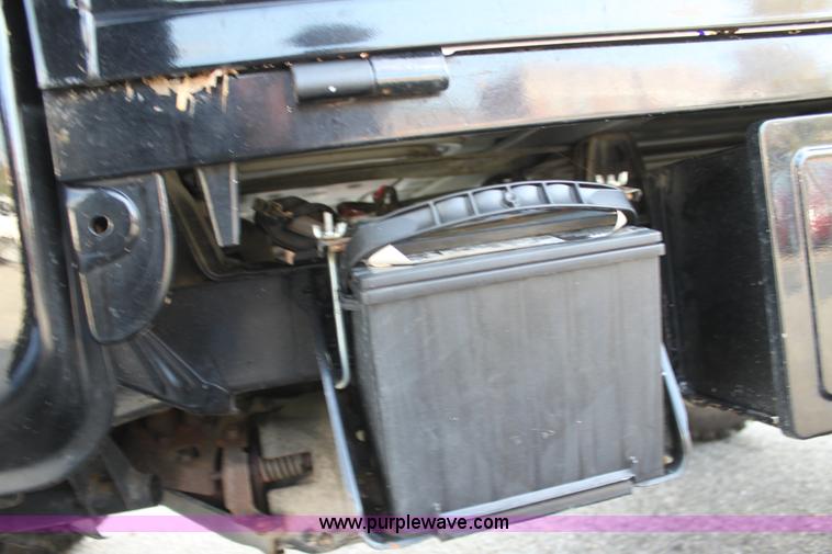 image for item H8793 1991 Mitsubishi Kei pickup truck