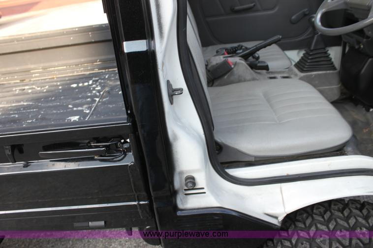 image for item H8793 1991 Mitsubishi Kei pickup truck