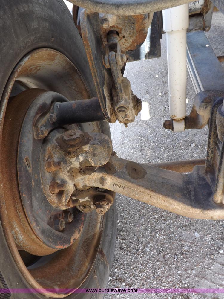 image for item H9070 1988 Mack R688ST semi truck