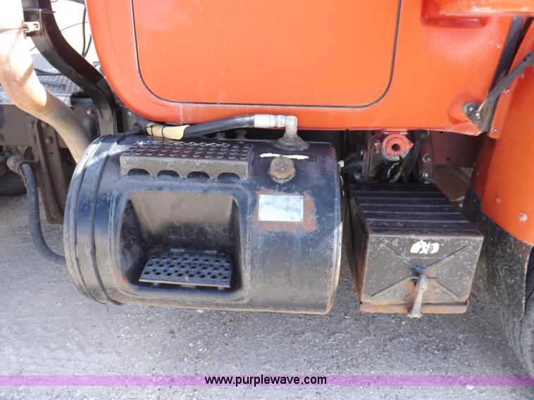 image for item H9070 1988 Mack R688ST semi truck