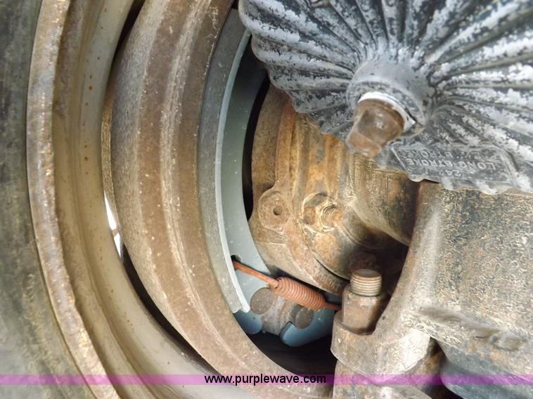 image for item H9070 1988 Mack R688ST semi truck