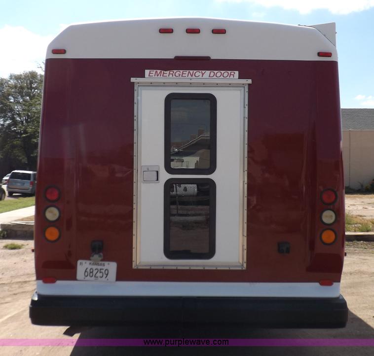 image for item H9091 2007 Ford 801 bus