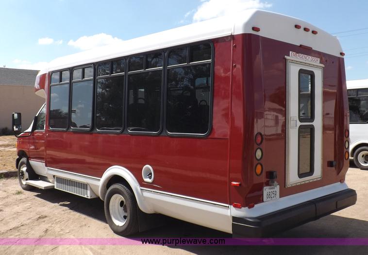 image for item H9091 2007 Ford 801 bus