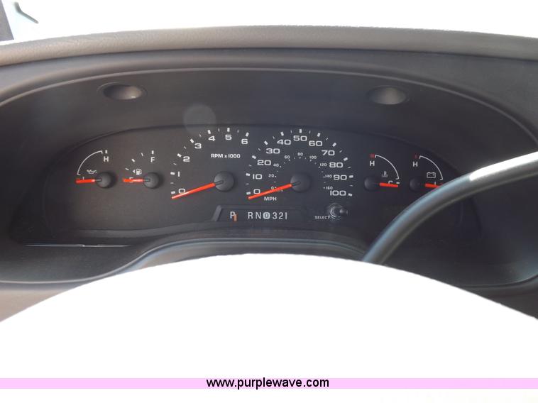 image for item H9091 2007 Ford 801 bus