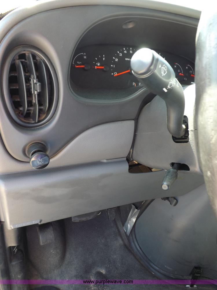 image for item H9091 2007 Ford 801 bus