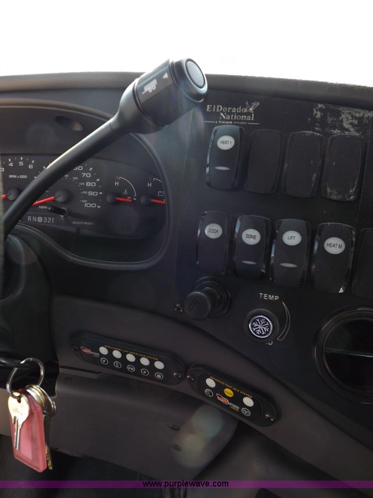 image for item H9091 2007 Ford 801 bus