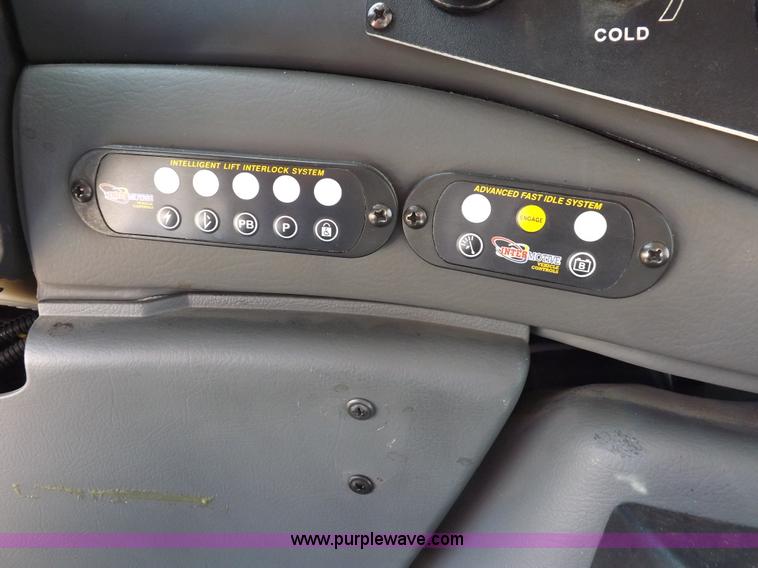 image for item H9091 2007 Ford 801 bus