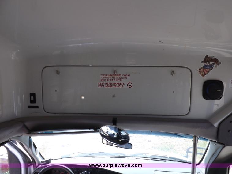 image for item H9091 2007 Ford 801 bus