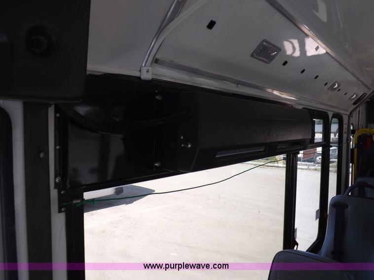 image for item H9091 2007 Ford 801 bus