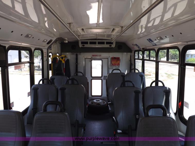 image for item H9091 2007 Ford 801 bus