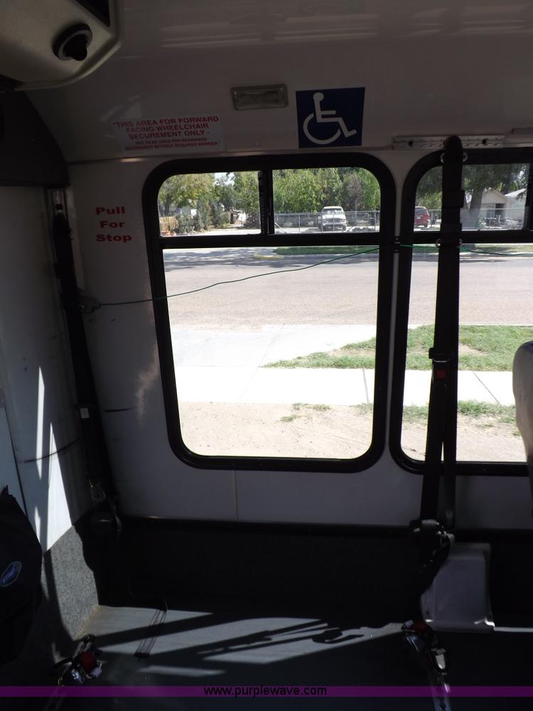 image for item H9091 2007 Ford 801 bus