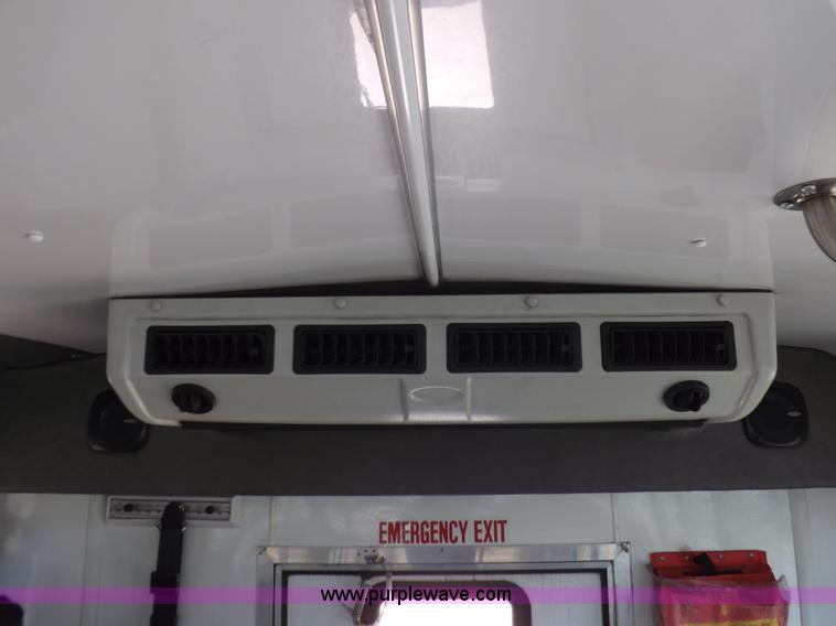 image for item H9091 2007 Ford 801 bus