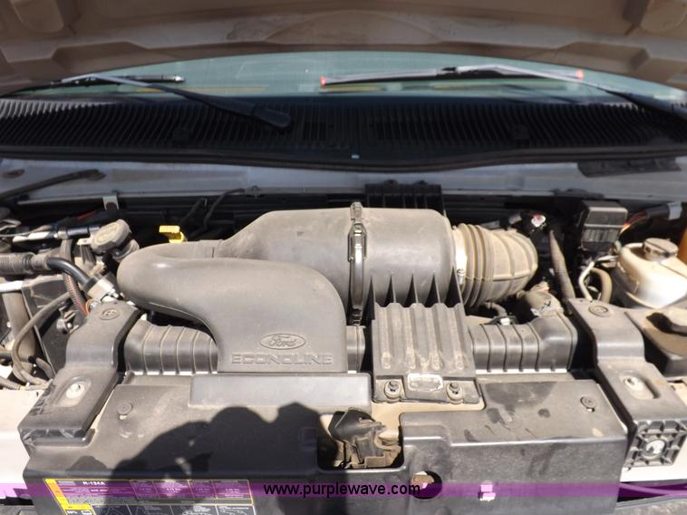 image for item H9091 2007 Ford 801 bus