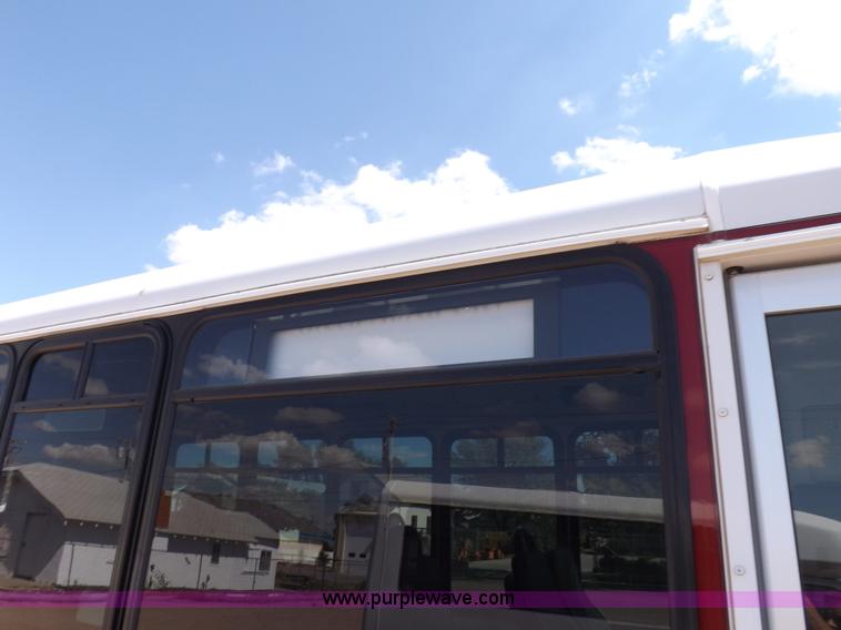 image for item H9091 2007 Ford 801 bus