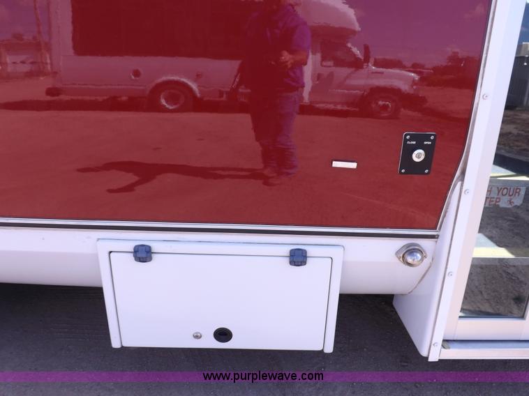 image for item H9091 2007 Ford 801 bus