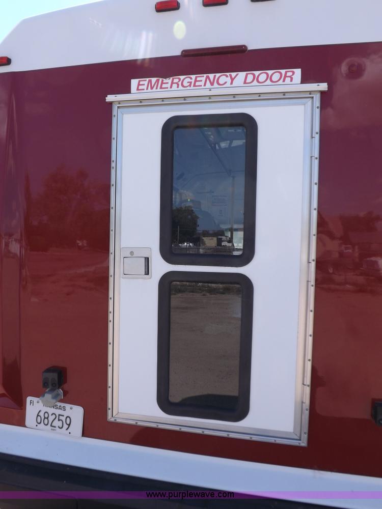 image for item H9091 2007 Ford 801 bus