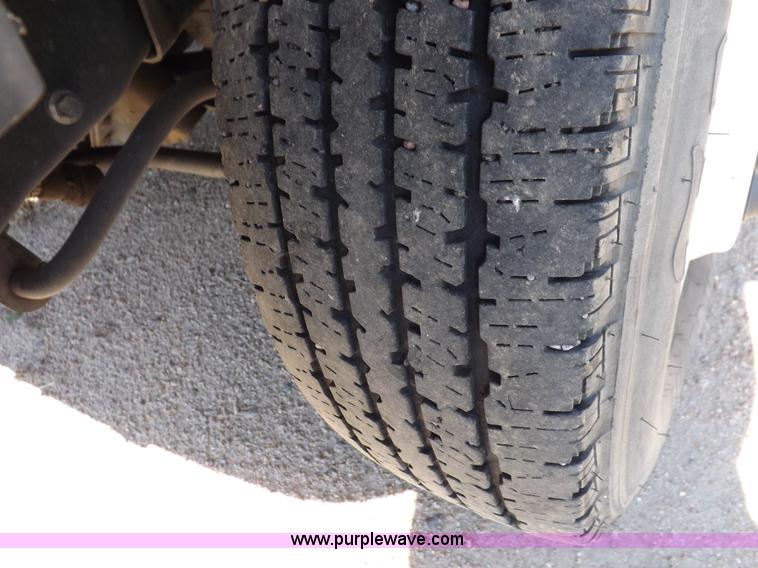 image for item H9091 2007 Ford 801 bus