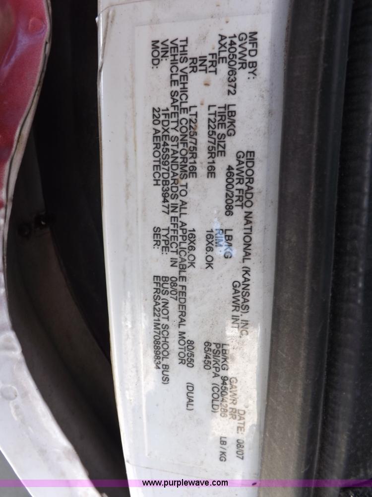 image for item H9091 2007 Ford 801 bus