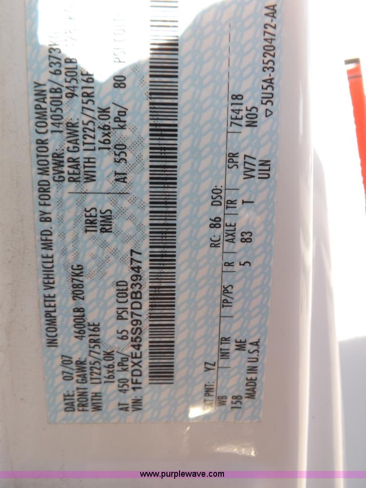 image for item H9091 2007 Ford 801 bus