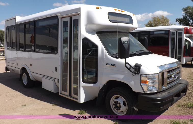 image for item H9092 2010 Ford 801 bus