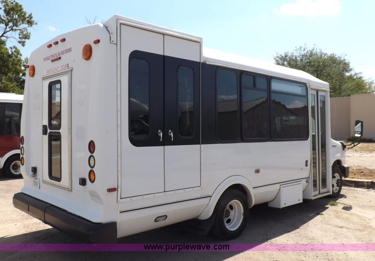 image for item H9092 2010 Ford 801 bus