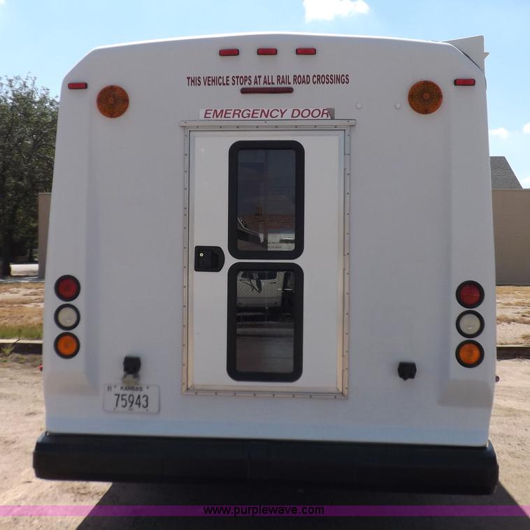 image for item H9092 2010 Ford 801 bus