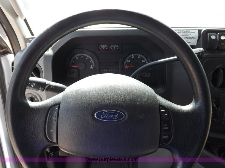 image for item H9092 2010 Ford 801 bus