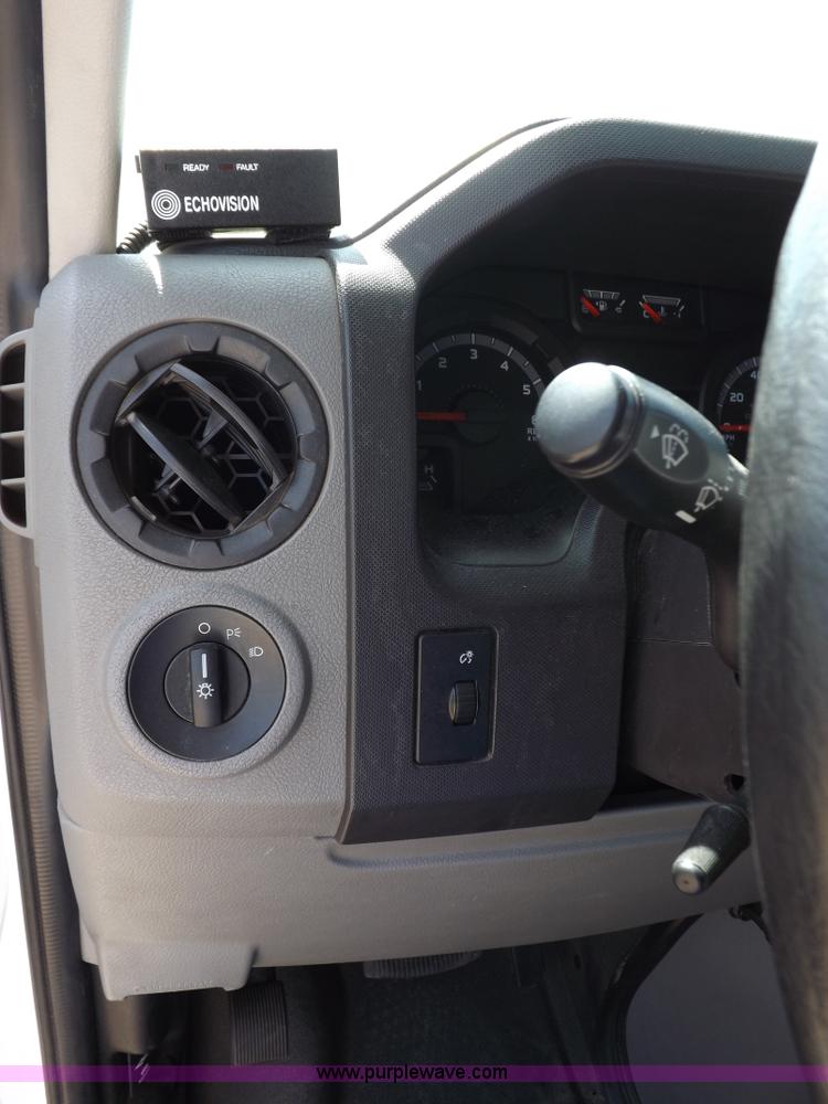 image for item H9092 2010 Ford 801 bus