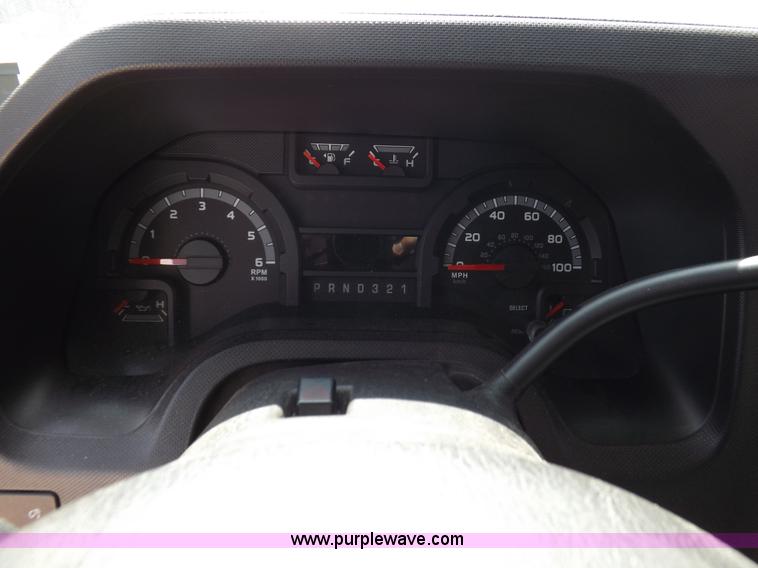 image for item H9092 2010 Ford 801 bus