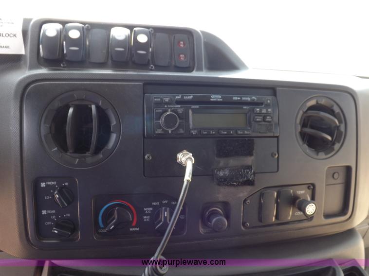 image for item H9092 2010 Ford 801 bus