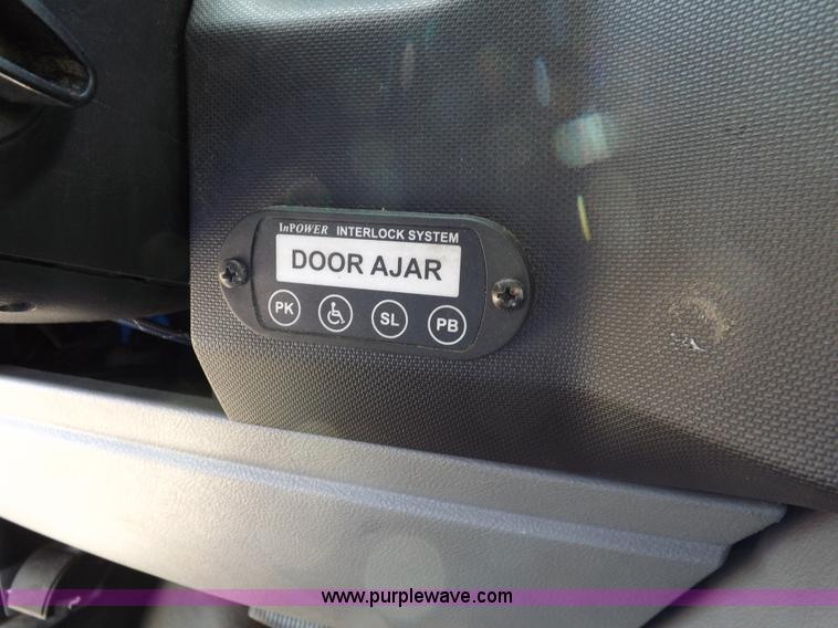 image for item H9092 2010 Ford 801 bus