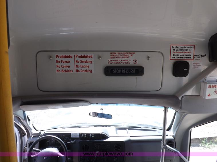 image for item H9092 2010 Ford 801 bus