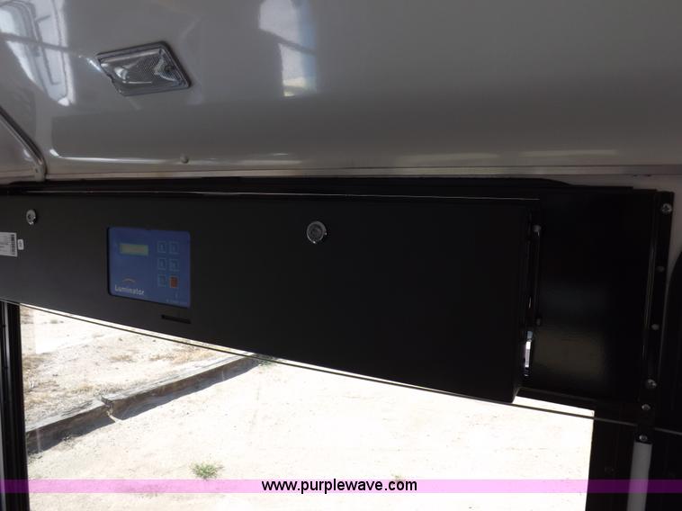 image for item H9092 2010 Ford 801 bus