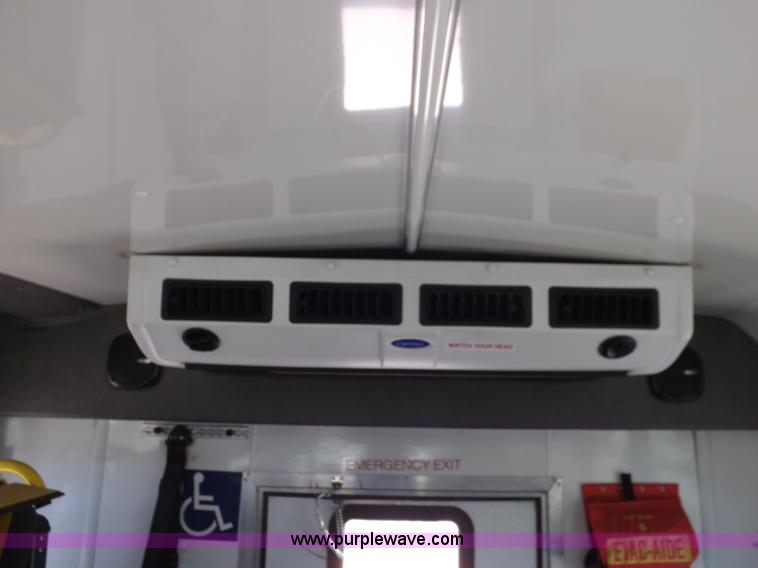 image for item H9092 2010 Ford 801 bus