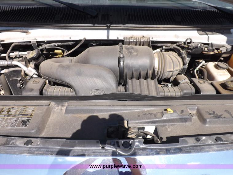 image for item H9092 2010 Ford 801 bus