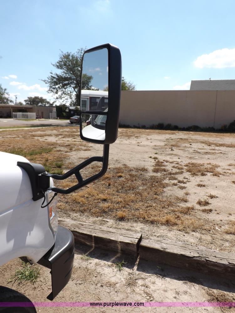 image for item H9092 2010 Ford 801 bus