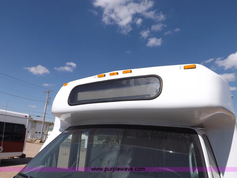 image for item H9092 2010 Ford 801 bus