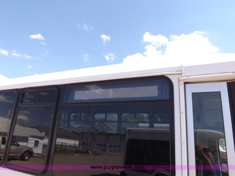 image for item H9092 2010 Ford 801 bus