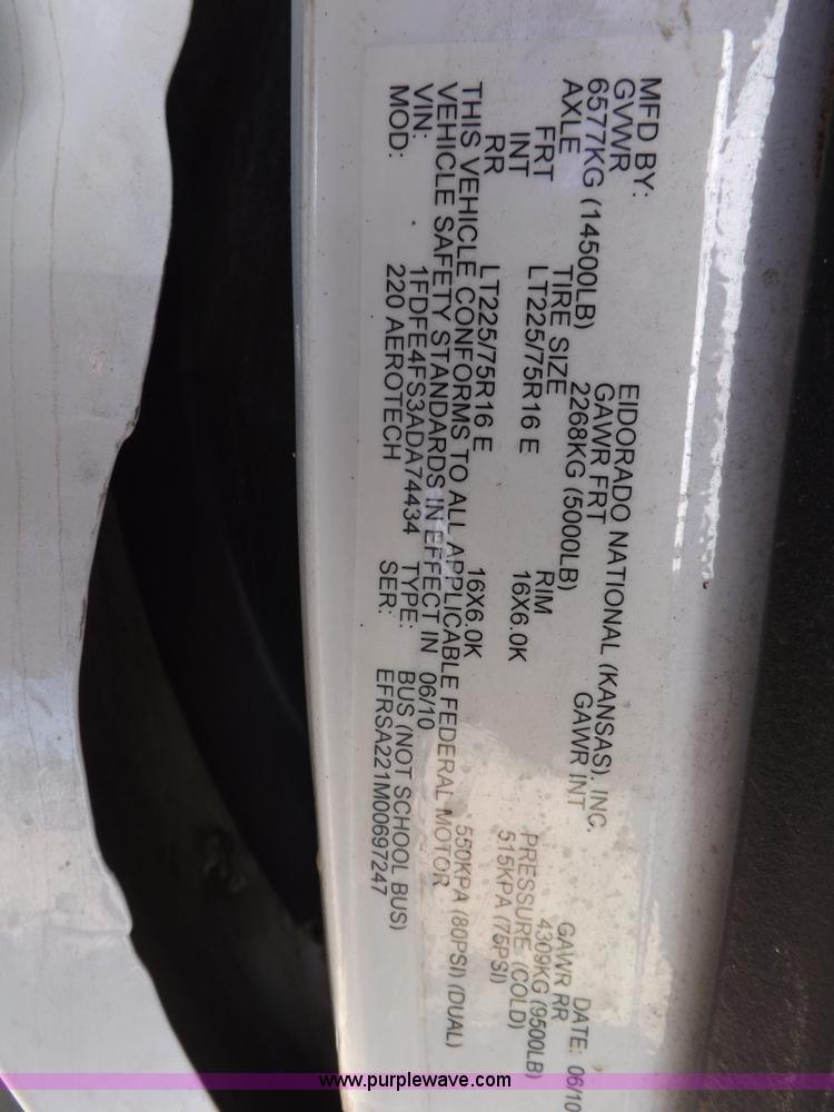 image for item H9092 2010 Ford 801 bus