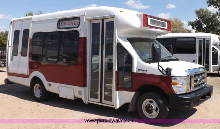 image for item H9093 2009 Ford E350 Super Duty bus