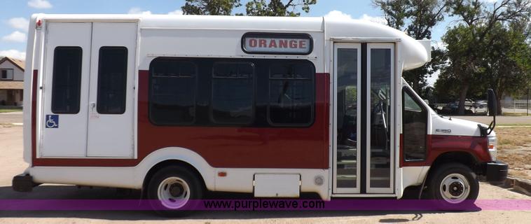 image for item H9093 2009 Ford E350 Super Duty bus