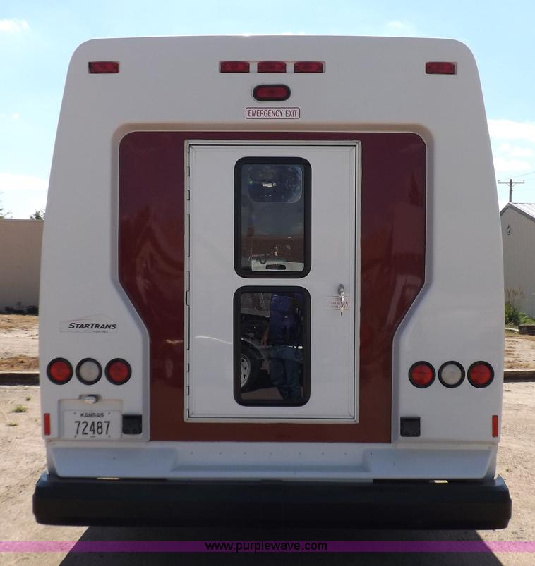 image for item H9093 2009 Ford E350 Super Duty bus