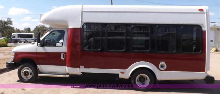 image for item H9093 2009 Ford E350 Super Duty bus